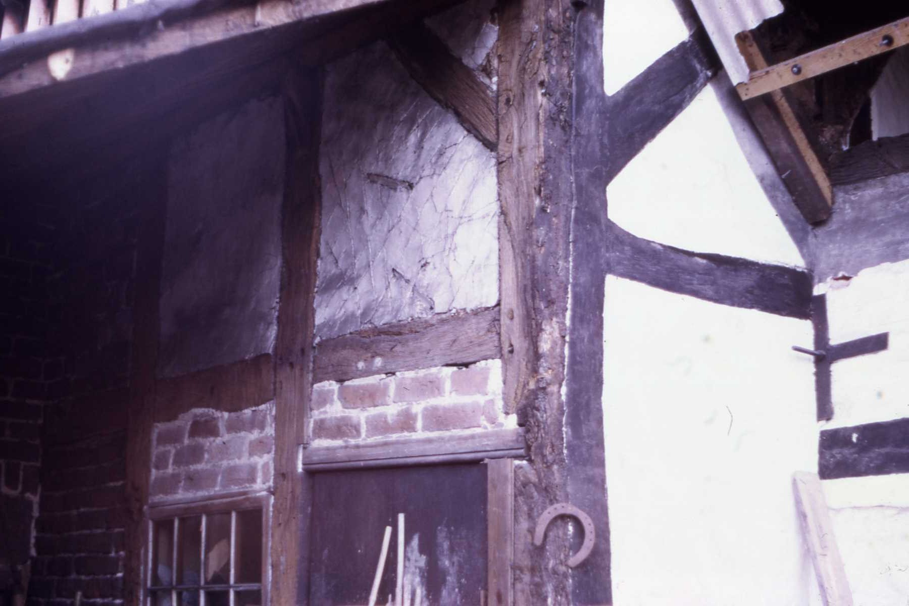 B6 012a  Thatched cottage next to Old Hall.jpg